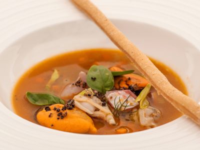 Red mullet broth, vegetables, Nieddittas and clams.