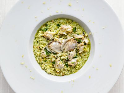 Fregolina risotto with herb pesto and Nieddittas clams.