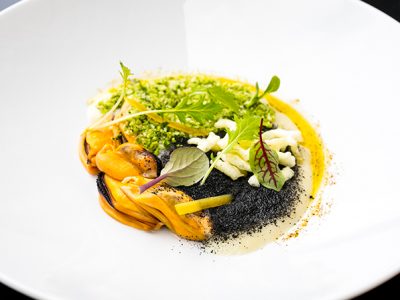 Chef Marco Martini. Cozze Nieddittas, patate, pane e limone.