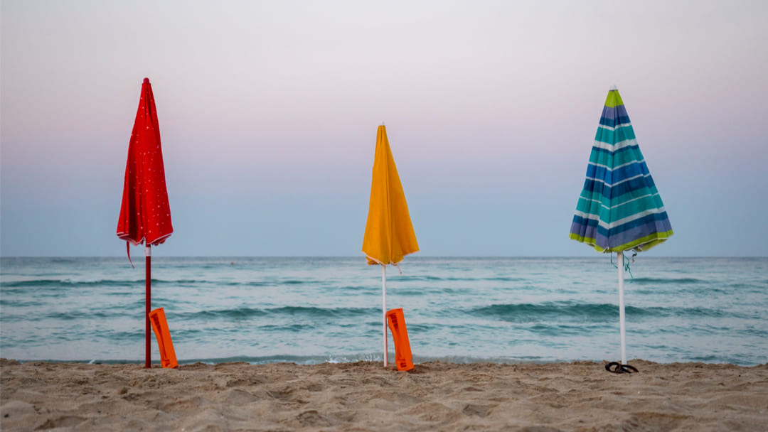 Come scegliere l'ombrellone da spiaggia - Nieddittas