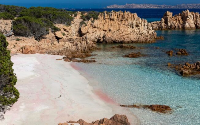 Spiaggia Rosa: dove si trova e come arrivarci