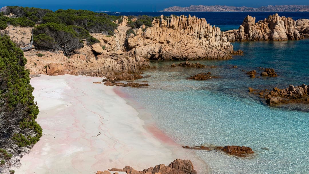 Spiaggia Rosa: dove si trova e come arrivarci