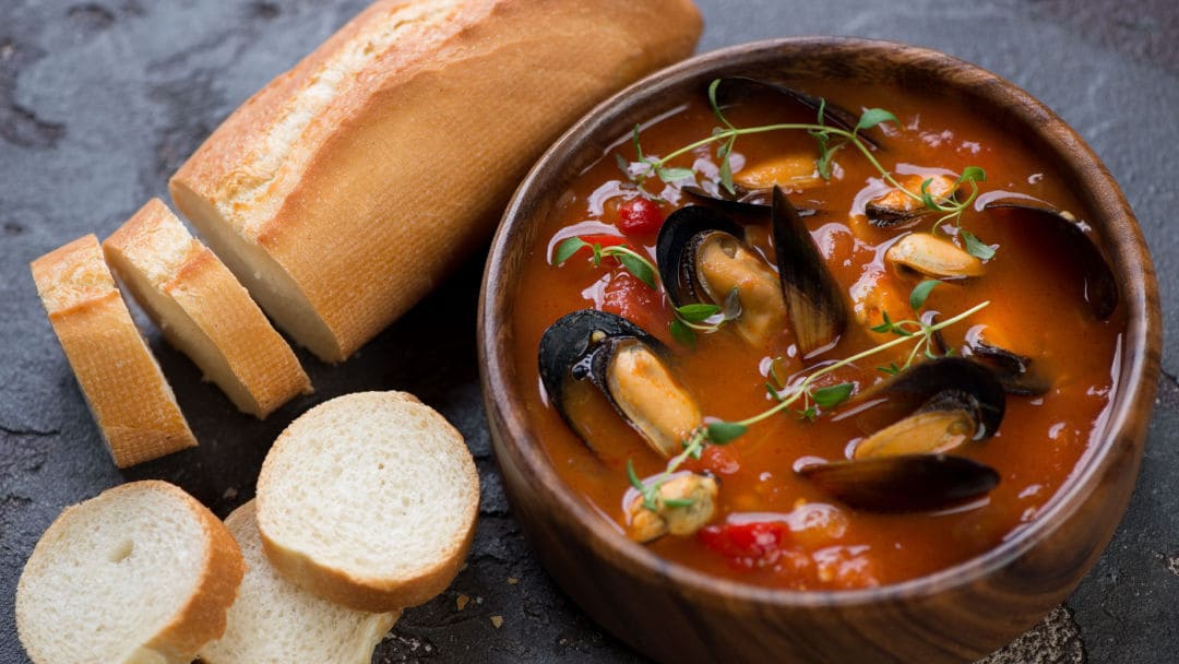 Perché il Giovedì Santo si fa la zuppa di cozze?