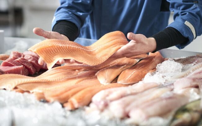 Cosa significa sognare di comprare pesce fresco dal pescivendolo?