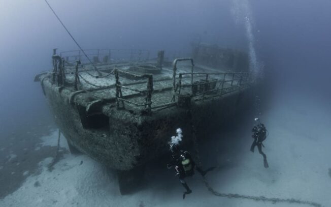 A quanti metri si trova il Titanic?