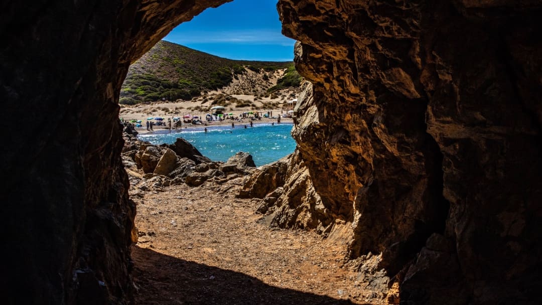Spiaggia di Cala Domestica: cosa c’è da sapere?