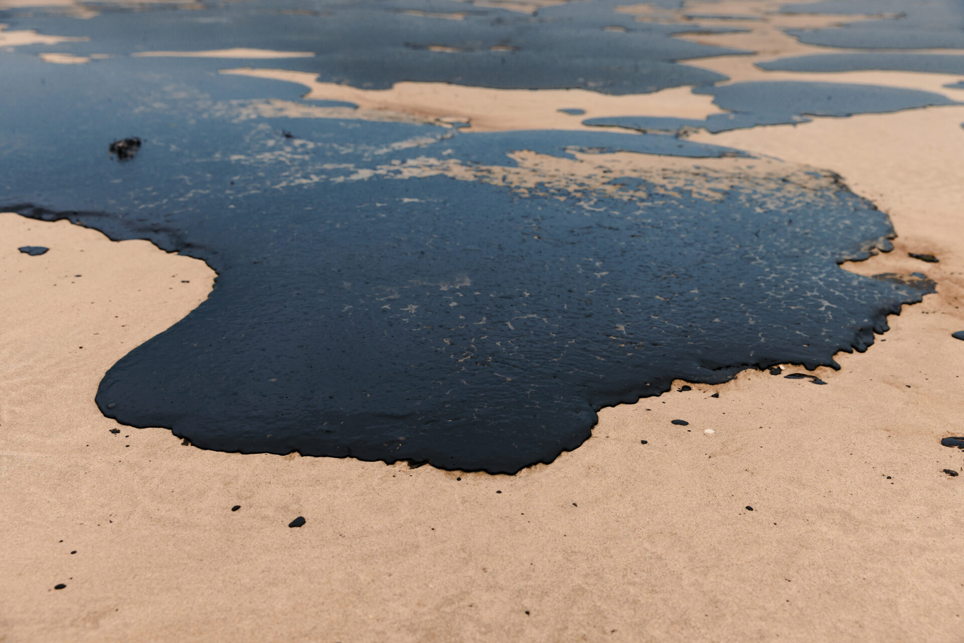 Fuel,Oil,On,Sea,Coastline,After,A,Tanker,Wreck.,Oil