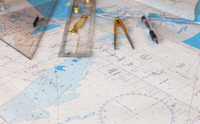 Come tracciare una rotta nautica?
